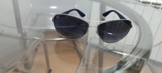 Gafas de sol Ray-Ban plateadas y azul marino