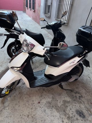 Piaggio Liberty 125cc Blanca y Negra