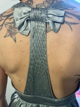 Vestido de fiesta gris plateado