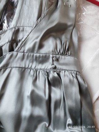 Vestido de fiesta gris plateado