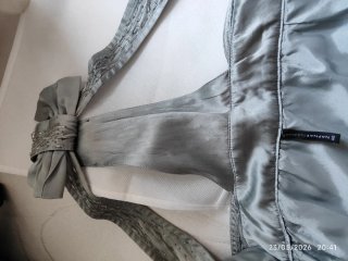 Vestido de fiesta gris plateado