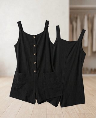 Mono negro botones y bolsillos