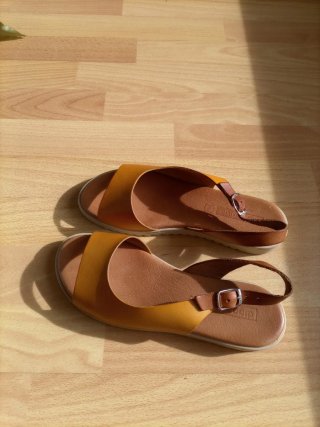 Sandalias/zapatos verano color camel o mostaza.