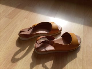 Sandalias/zapatos verano color camel o mostaza.