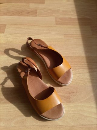 Sandalias/zapatos verano color camel o mostaza.