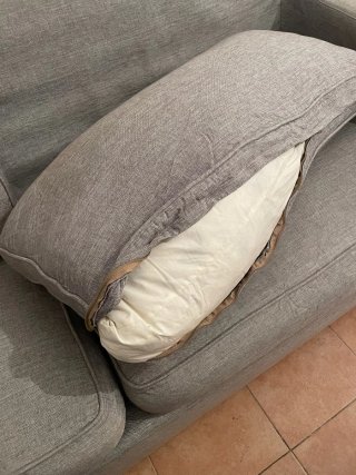 Sofá gris de tela