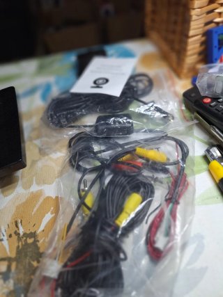 Pantalla Universal con Dash Cam y Cámara Trasera