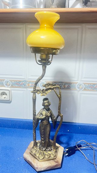 Lámpara antigua bronce y mármol