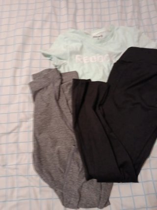 Conjunto deportivo: camiseta y pantalones