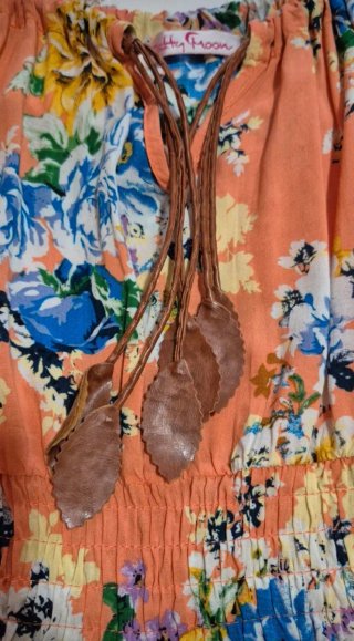 Vestido floral naranja con lazo