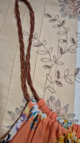 Vestido floral naranja con lazo