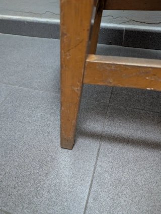 Banqueta de madera para restaurar