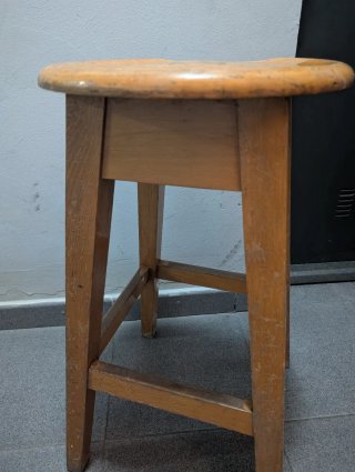 Banqueta de madera para restaurar