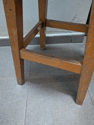 Banqueta de madera para restaurar
