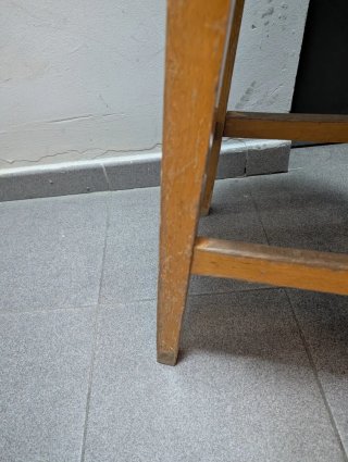 Banqueta de madera para restaurar
