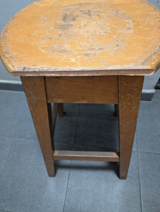 Banqueta de madera para restaurar