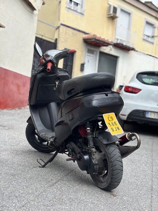 Piaggio Zip Negra Roja