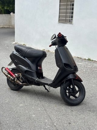 Piaggio Zip Negra Roja