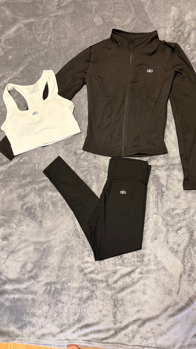 Conjunto Alo Yoga Negro Talla M