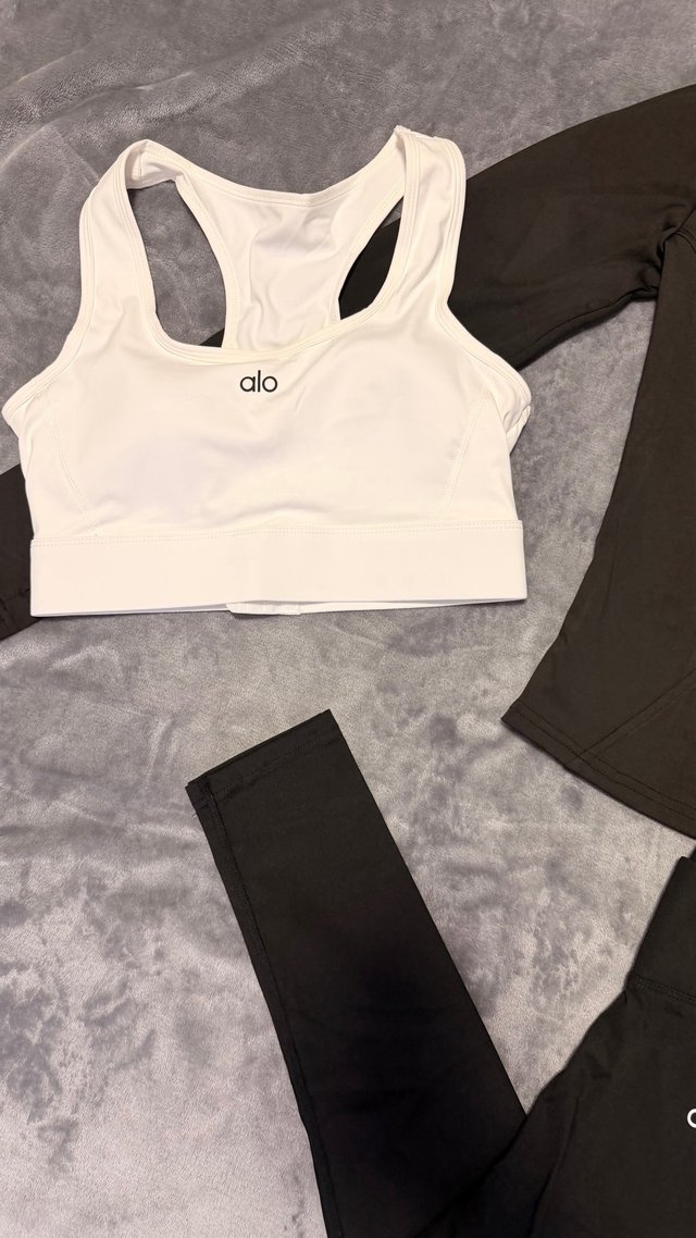 Conjunto Alo Yoga Negro Talla M
