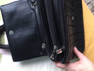 Bolso negro tachuelas cadenas 2en1 dorado