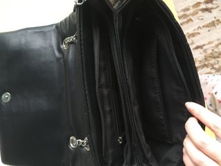 Bolso negro tachuelas cadenas 2en1 dorado