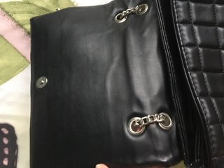 Bolso negro tachuelas cadenas 2en1 dorado