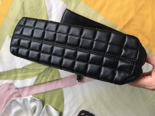 Bolso negro tachuelas cadenas 2en1 dorado