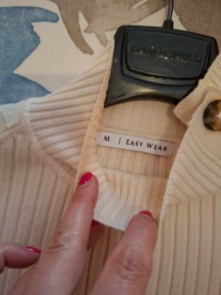 Jersey beige cuello alto botones Easy Wear T.M