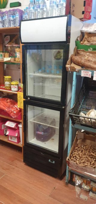 Nevera expositora refrigerada