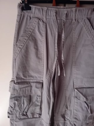 Pantaloni cargo grigi Zara