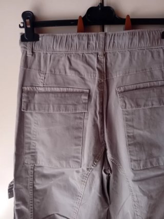 Pantaloni cargo grigi Zara