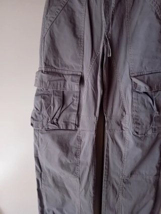 Pantaloni cargo grigi Zara