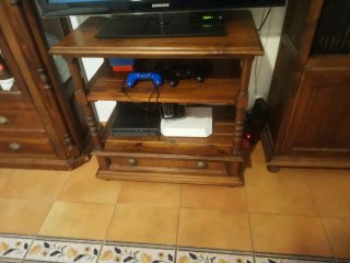 Mesa TV madera con estantes