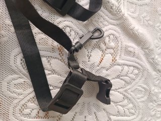 Cinturino regolabile per strumenti musicali