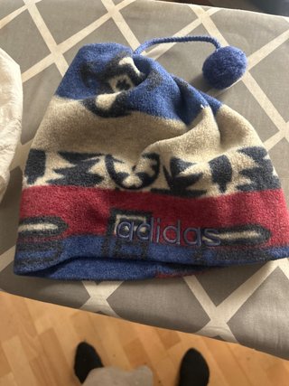 Gorro Adidas Sky Azul y Rojo