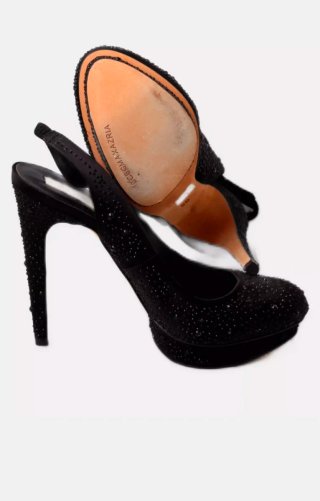 Zapatos de tacón negros con pedrería