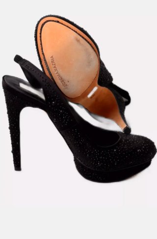 Zapatos de tacón negros con pedrería