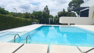 construcción desde cero y reparación de piscinas.