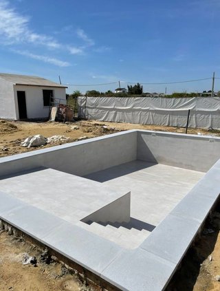construcción desde cero y reparación de piscinas.