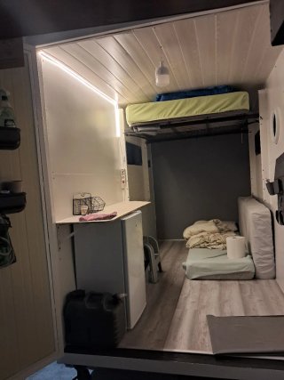 Remolque cerrado tipo motorhome