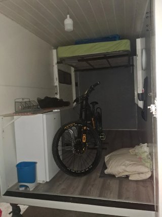 Remolque cerrado tipo motorhome