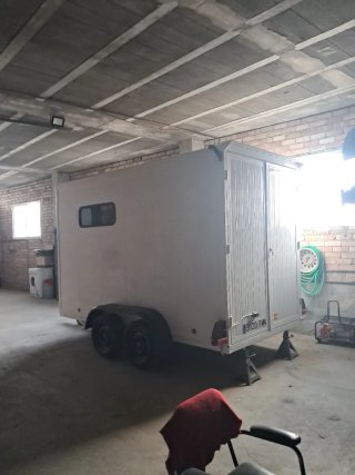 Remolque cerrado tipo motorhome