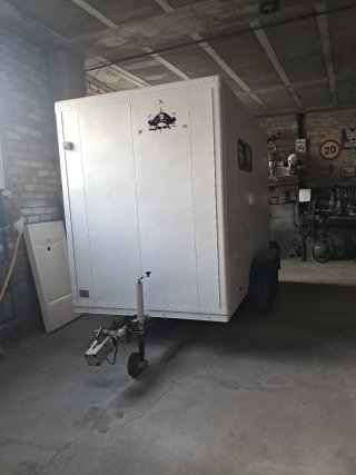 Remolque cerrado tipo motorhome
