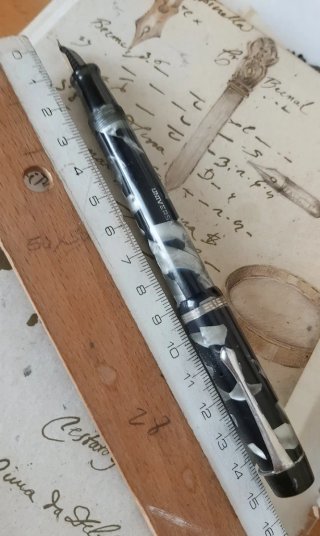 Penna Stilografica Universal Vintage. Celuloide