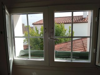 Ventana aluminio hojas abatibles con contraventana