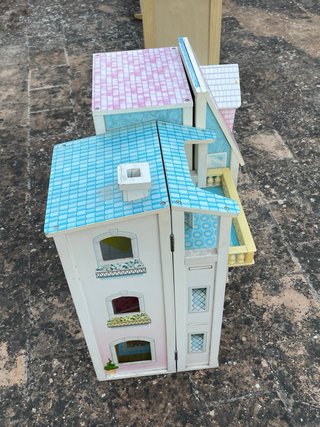 Casa de muñecas de plástico
