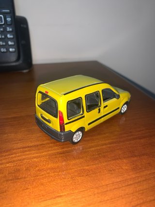 Renault Kangoo 1:43 Amarillo