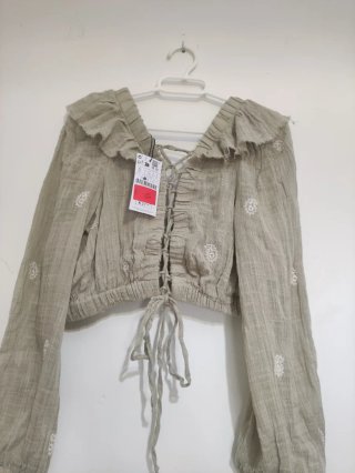 Conjunto Blusa Beige y Pantalón Blanco