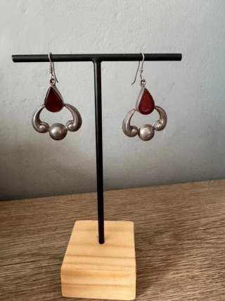 Orecchini etnici argento con pietra rossa